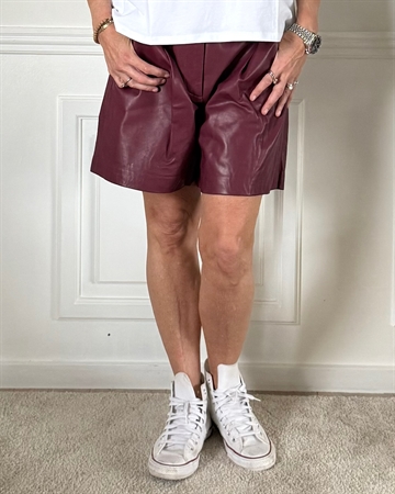 Co Couture PhoebeCC Leather Pleat Shorts 31458 Burgundy